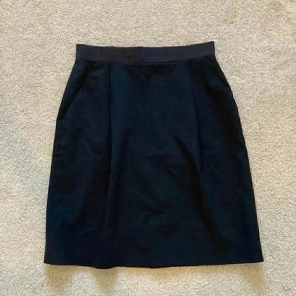 kate spade Dresses & Skirts - Kate spade black skirt with a cute bow on the back